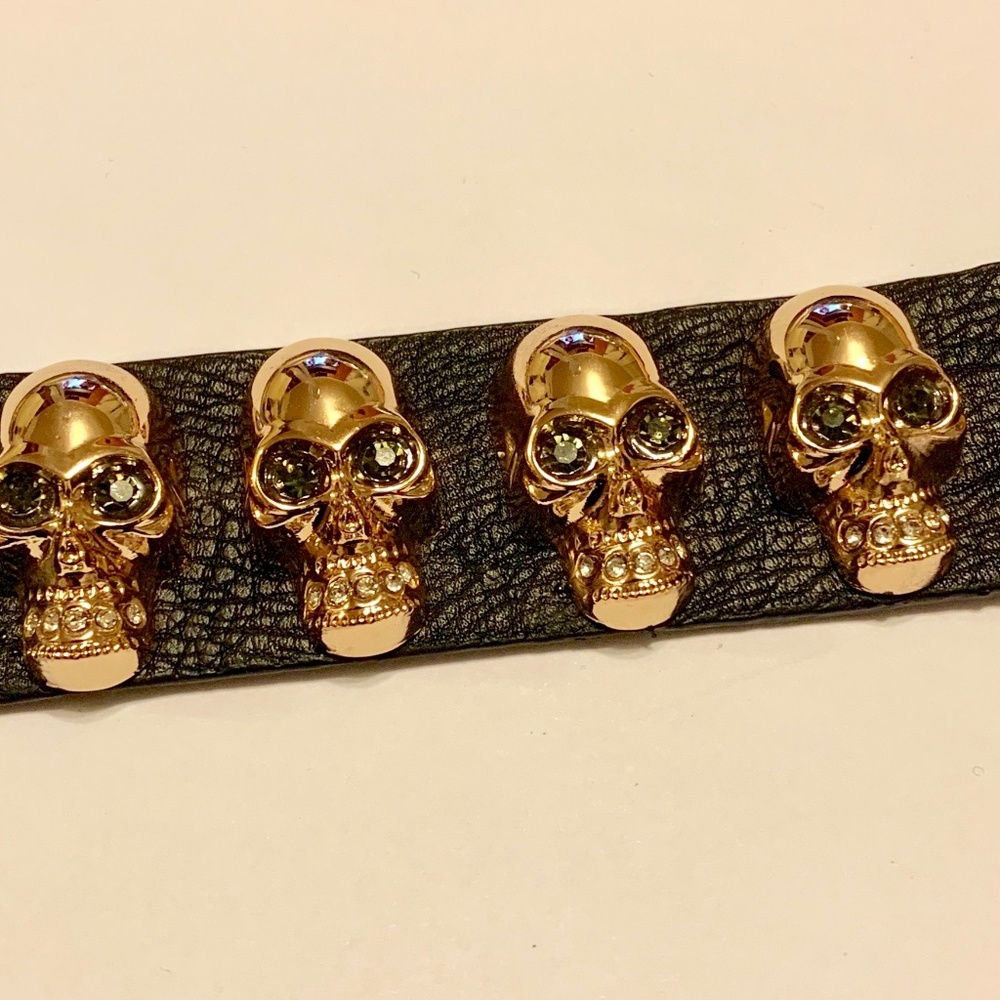 Leather with Metal Sculls Modern Bracelet